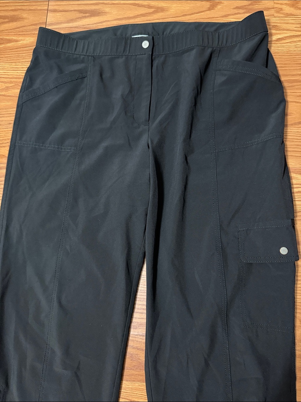 Chico's Black Zenergy Cropped Cargo Joggers Size 16 - Picture 2 of 5